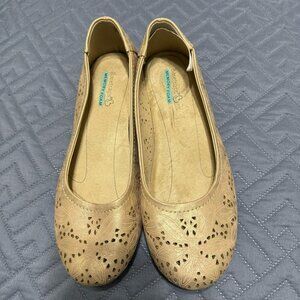 Baretraps Golden Beige Flats with Memory Foam, NWOB, Sz: 7.5